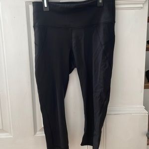 Athleta high waist capri.  Gently used- no signs of wear.